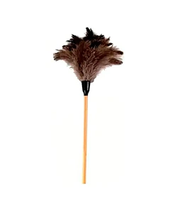 Plumero De Pluma Con Cabo De Madera 70cm Color Negro
